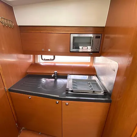 Nuit Inoubliable Sur Un Bateau Linge Et Menage Inclus Botel